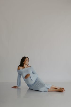 model, pregnant, maternity, baby, inspo, editorial photography capturing natural connection by Sydney Romero, La Grange TX photographer