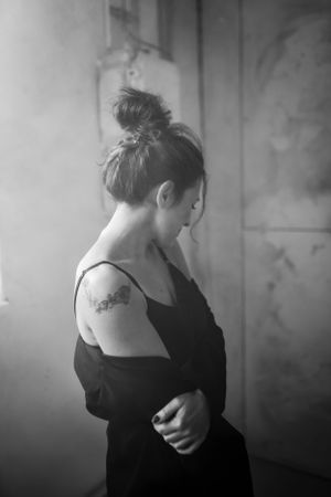 Glamour foceni v atelieru Pardubice Studio 22. Oceňovaná portretni a boudoir fotografka Sarka Duchacova.. Glamour foceni jako darek.