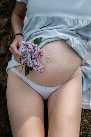 Těhotenské foceni v Pardubicich a v Praze. Oceňovaná portretni a boudoir fotografka Sarka Duchacova..