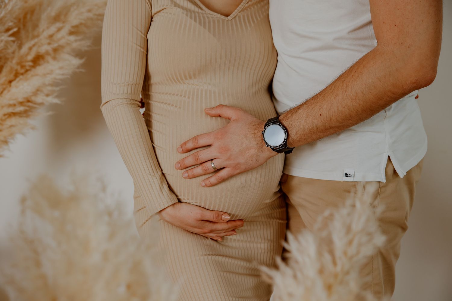 babybauch fotoshooting, babybauch bilder, schwangerschaft fotoshooting Hamburg indoor studio
