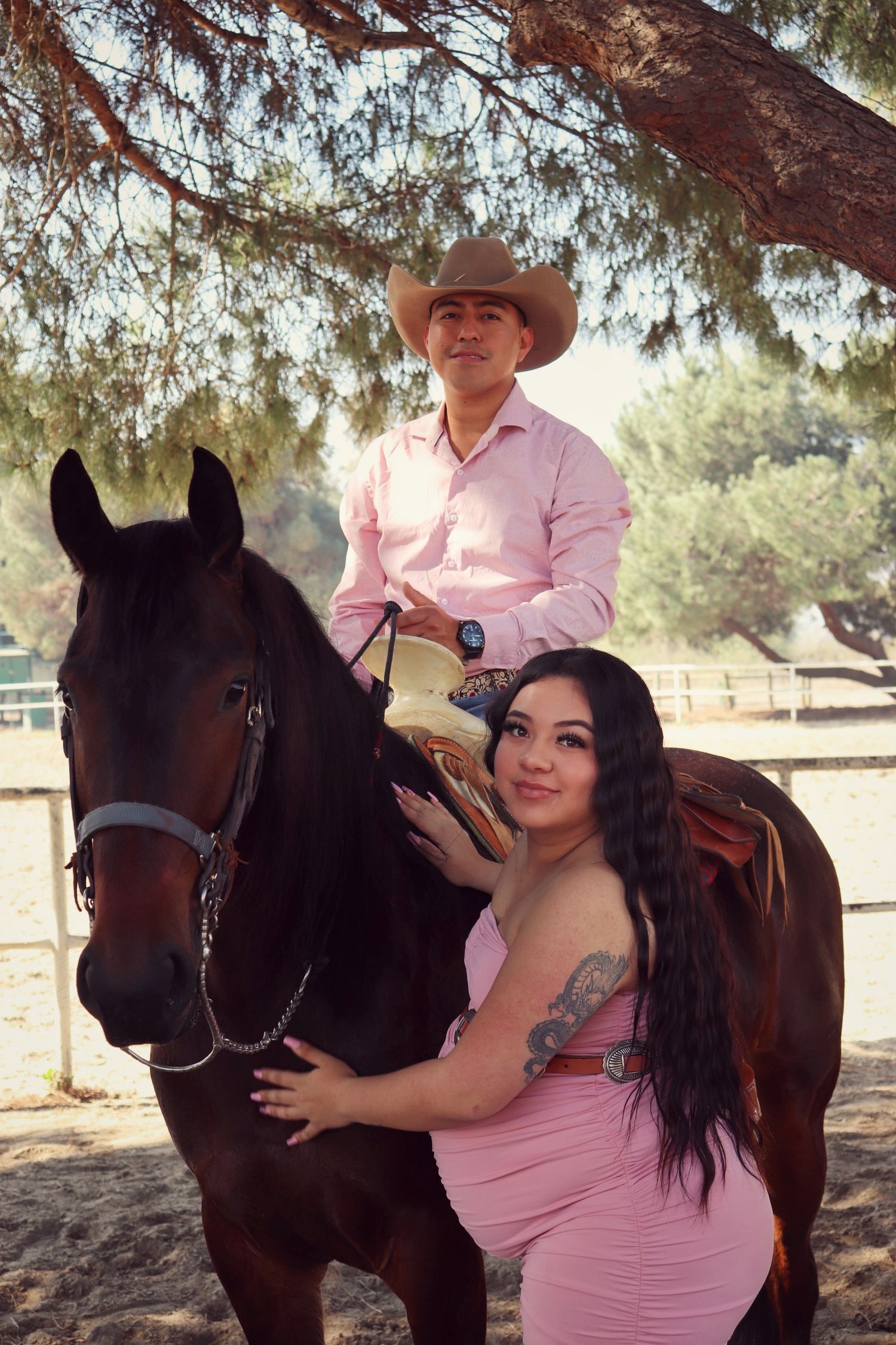 portrait, individual portrait, family portraits, group portraits, headshot, on-location headshot, de leon studios, de leon, maternity, horse