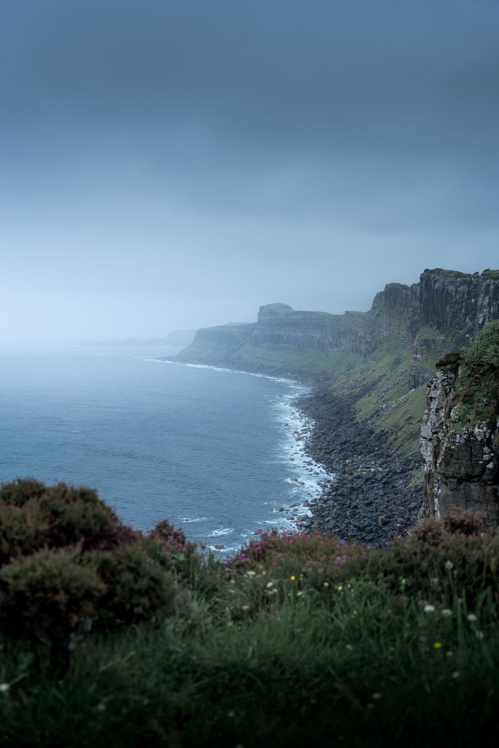 paysage ile de skye écosse, falaise et océan