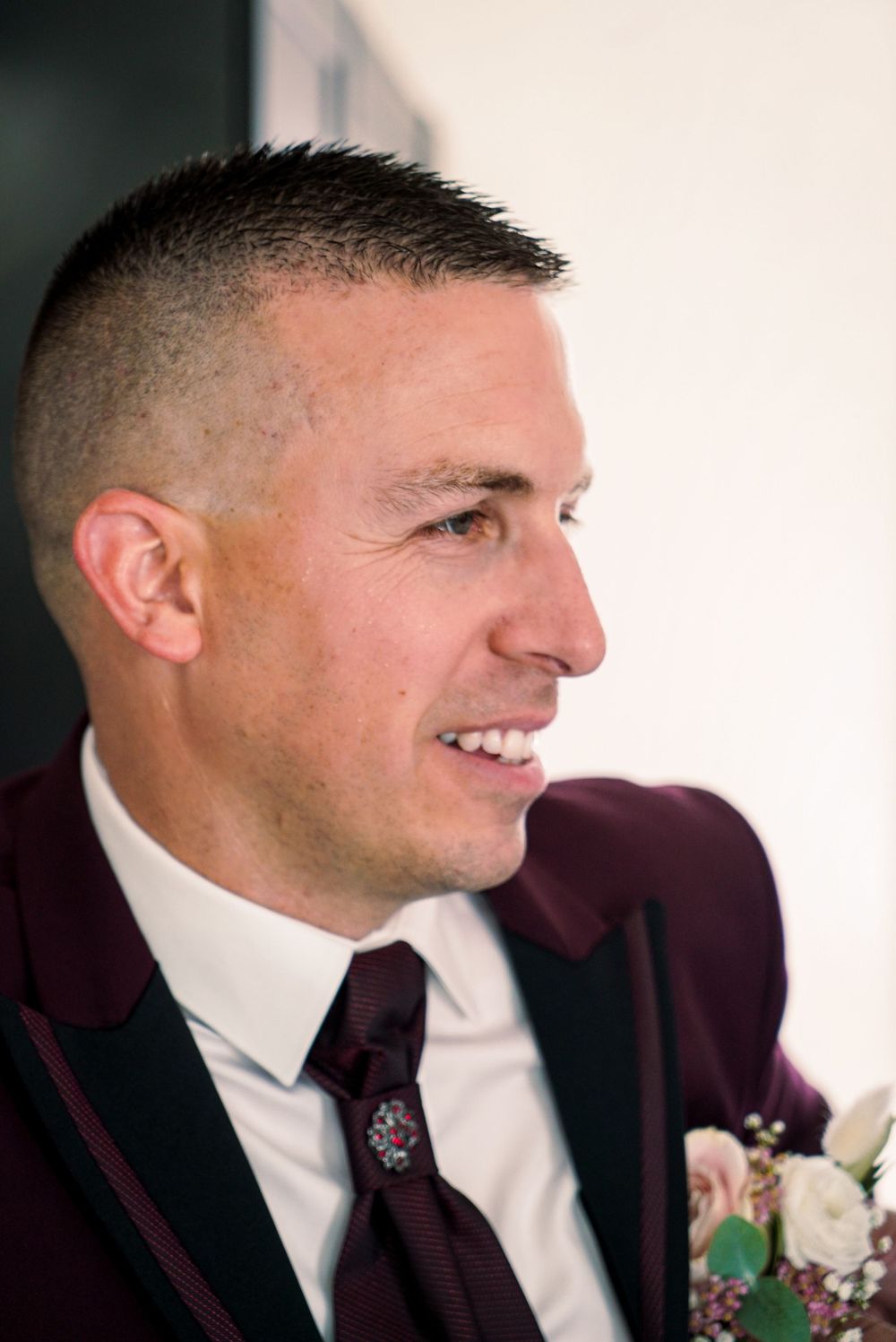 Photo de mariage, préparation du marié, par Chloé Cabanes