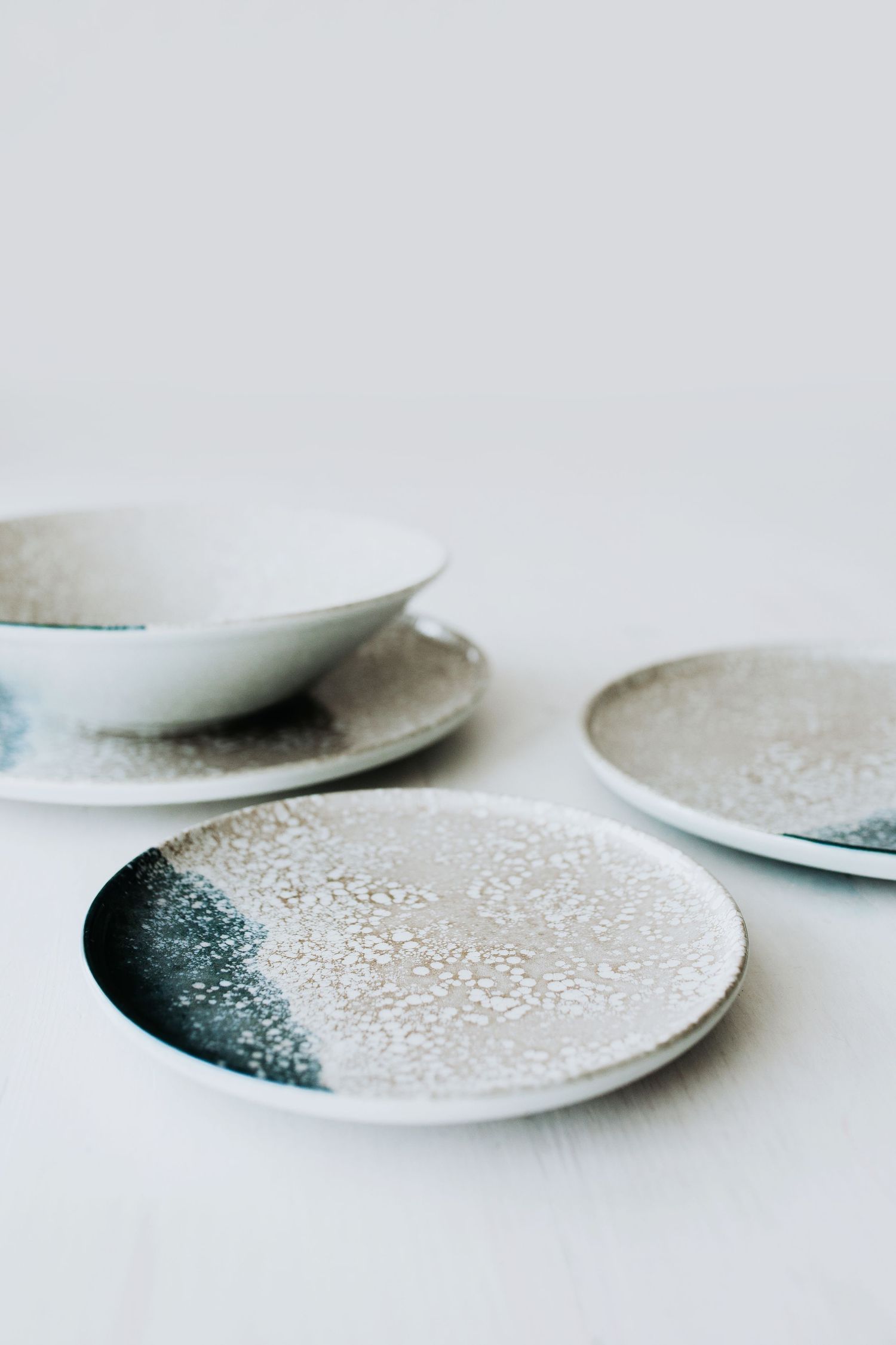 Porcelain with digital print featuring a speckled blue and beige design, creating a modern look.