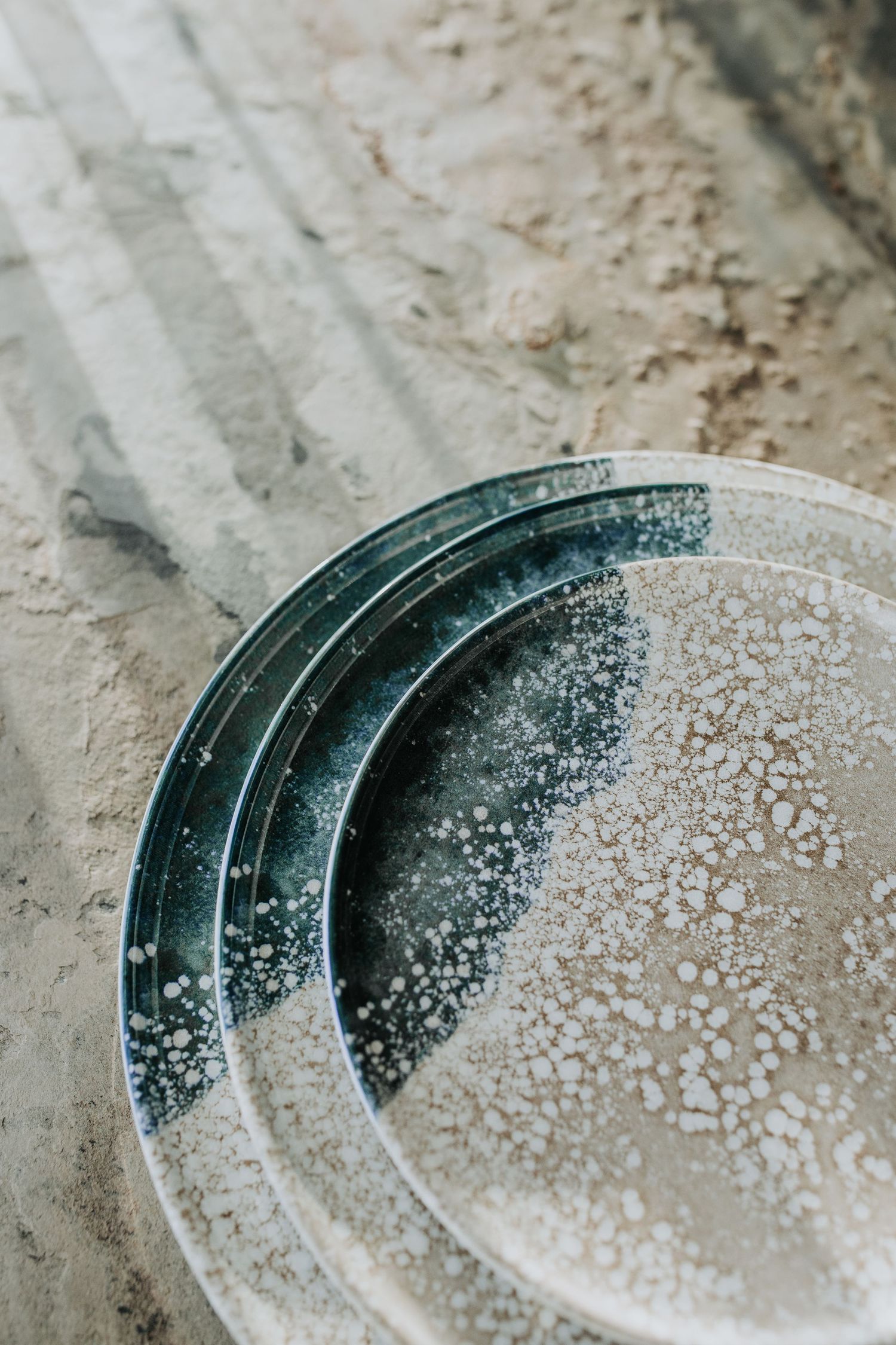 Porcelain with digital print featuring a speckled blue and beige design, creating a modern look.