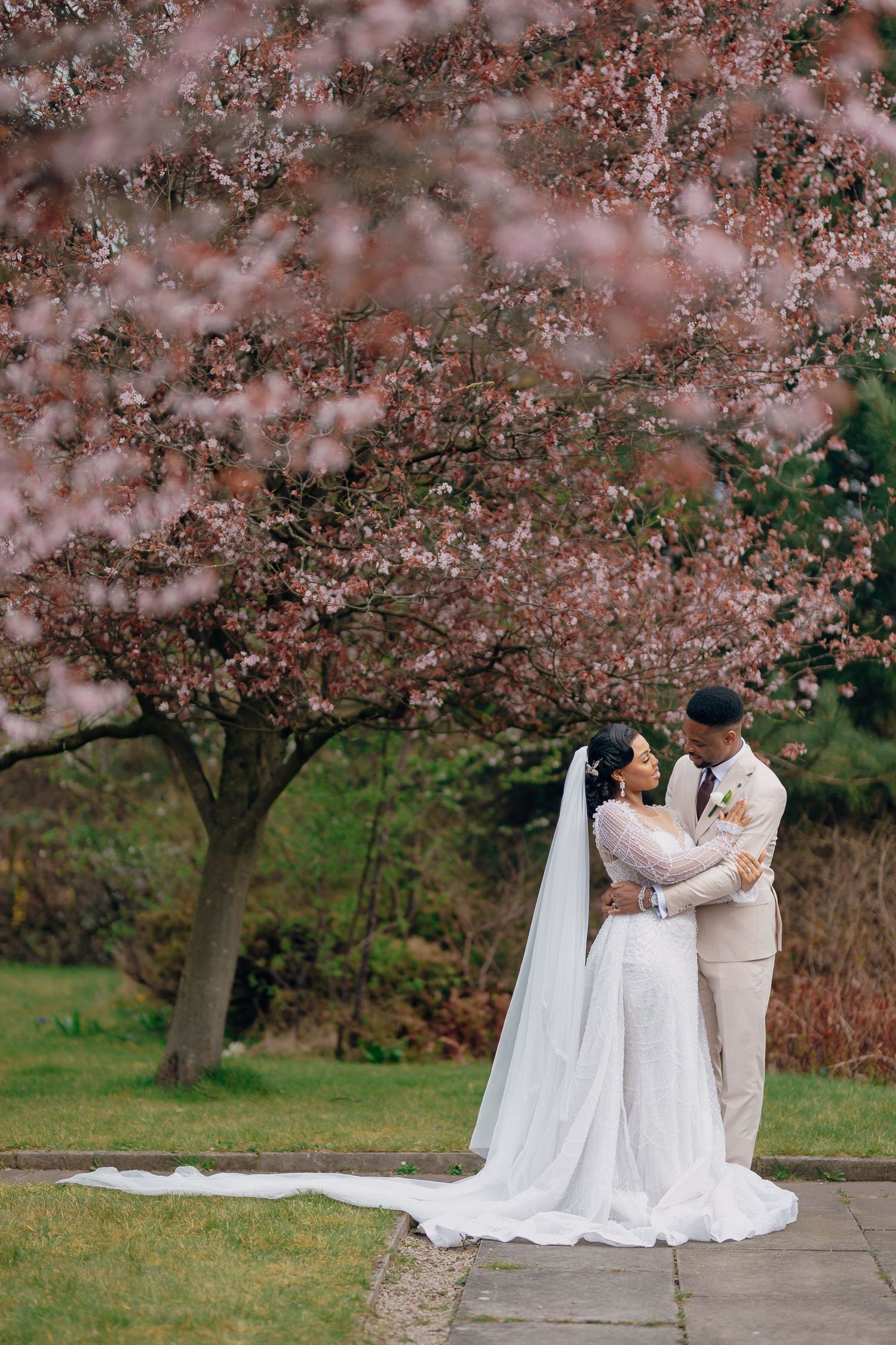 Wedding portraits, couples, white wedding.
