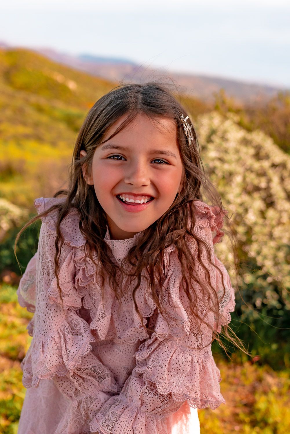 Girl-taking-7th-birthday-pictures-at-Dimond-Lake-Hemet-CA-super-bloom