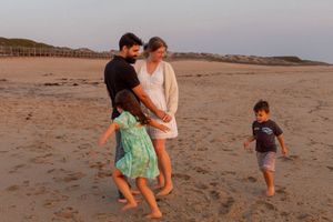 Sessões de famílias ao pôr-do-sol; sessões fotográficas de famílias; ensaios fotográfico de famílias em Vila Nova de Gaia; fotografo