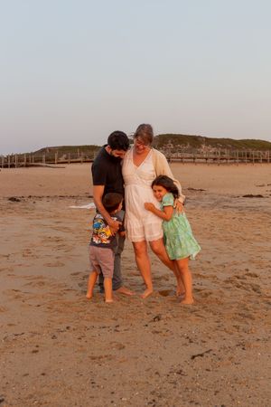 Sessões de famílias ao pôr-do-sol; sessões fotográficas de famílias; ensaios fotográfico de famílias em Vila Nova de Gaia; fotografo