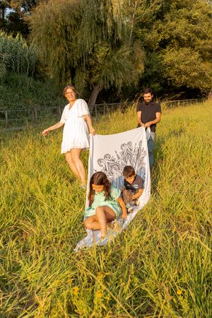 Sessões de famílias ao pôr-do-sol; sessões fotográficas de famílias; ensaios fotográfico de famílias em Vila Nova de Gaia; fotografo