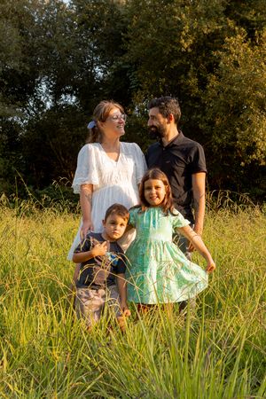 Sessões de famílias ao pôr-do-sol; sessões fotográficas de famílias; ensaios fotográfico de famílias em Vila Nova de Gaia; fotografo