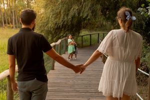 Sessões de famílias ao pôr-do-sol; sessões fotográficas de famílias; ensaios fotográfico de famílias em Vila Nova de Gaia; fotografo