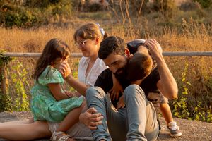 Sessões de famílias ao pôr-do-sol; sessões fotográficas de famílias; ensaios fotográfico de famílias em Vila Nova de Gaia; fotografo