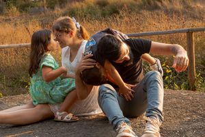 Sessões de famílias ao pôr-do-sol; sessões fotográficas de famílias; ensaios fotográfico de famílias em Vila Nova de Gaia; fotografo