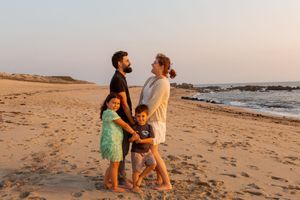 Sessões de famílias ao pôr-do-sol; sessões fotográficas de famílias; ensaios fotográfico de famílias em Vila Nova de Gaia; fotografo