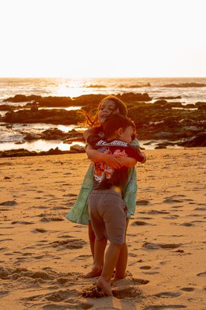 Sessões de famílias ao pôr-do-sol; sessões fotográficas de famílias; ensaios fotográfico de famílias em Vila Nova de Gaia; fotografo