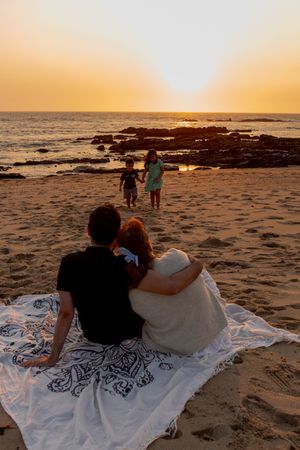 Sessões de famílias ao pôr-do-sol; sessões fotográficas de famílias; ensaios fotográfico de famílias em Vila Nova de Gaia; fotografo