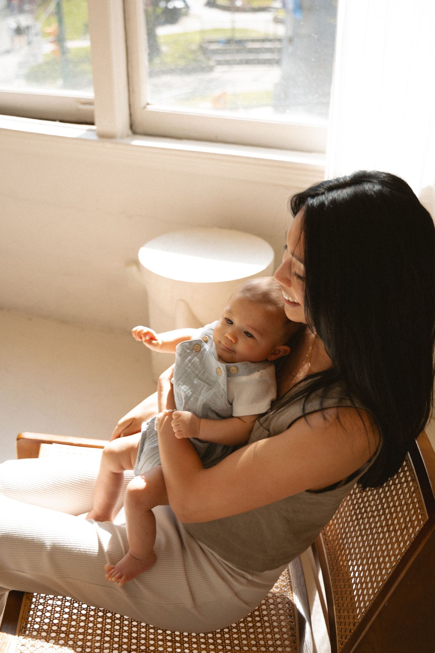Vancouver Family and Motherhood Photographer offering natural and candid mommy and me sessions indoors or outdoors