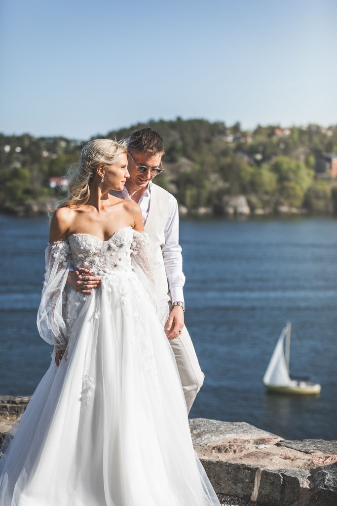 Bröllopsfotograf Högberga gård Lidingö. Bröllop vid havet. Bröllopspar. Photo By Anna Jarlhäll.
