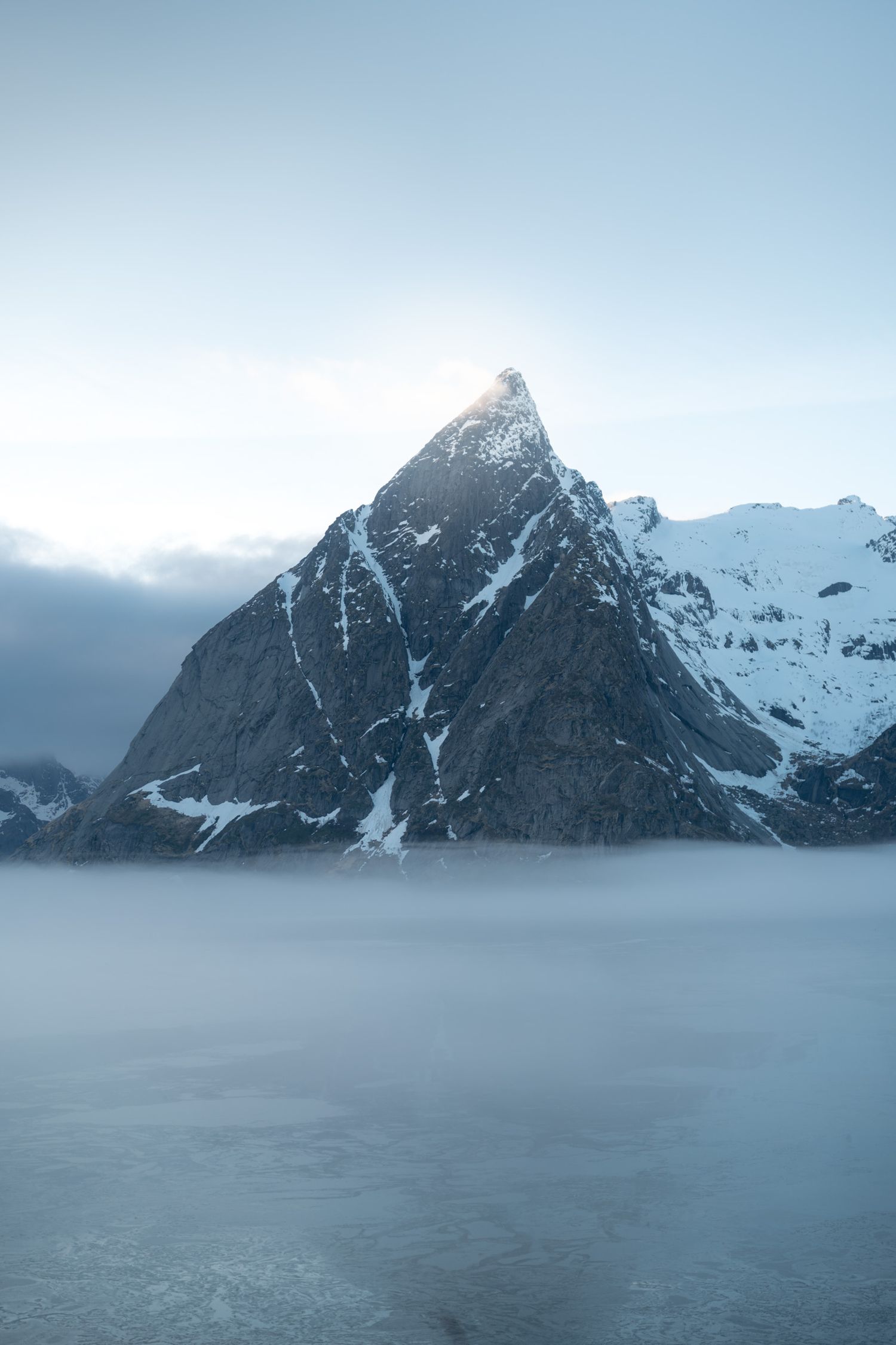 montagne lofoten hiver reine