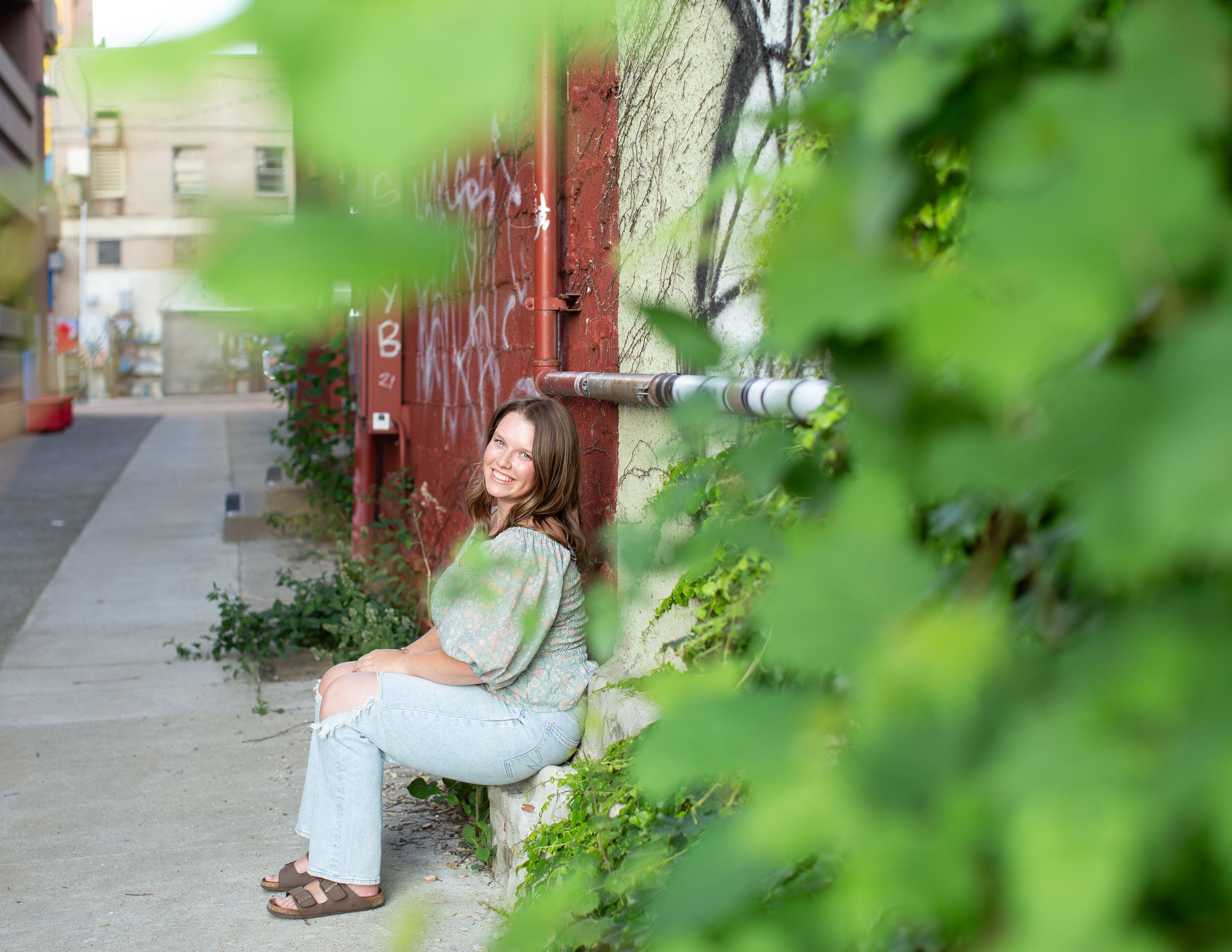 Flint Senior Pictures - Downtown Flint - Urban Senior Portraits