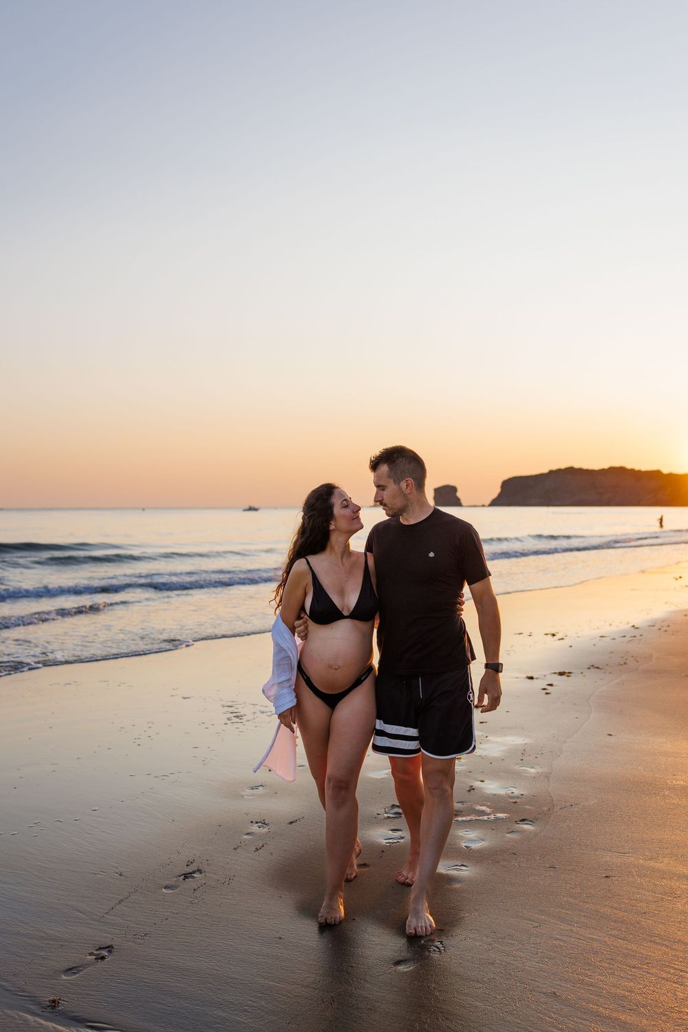 Couple plage Hendaye lever de soleil