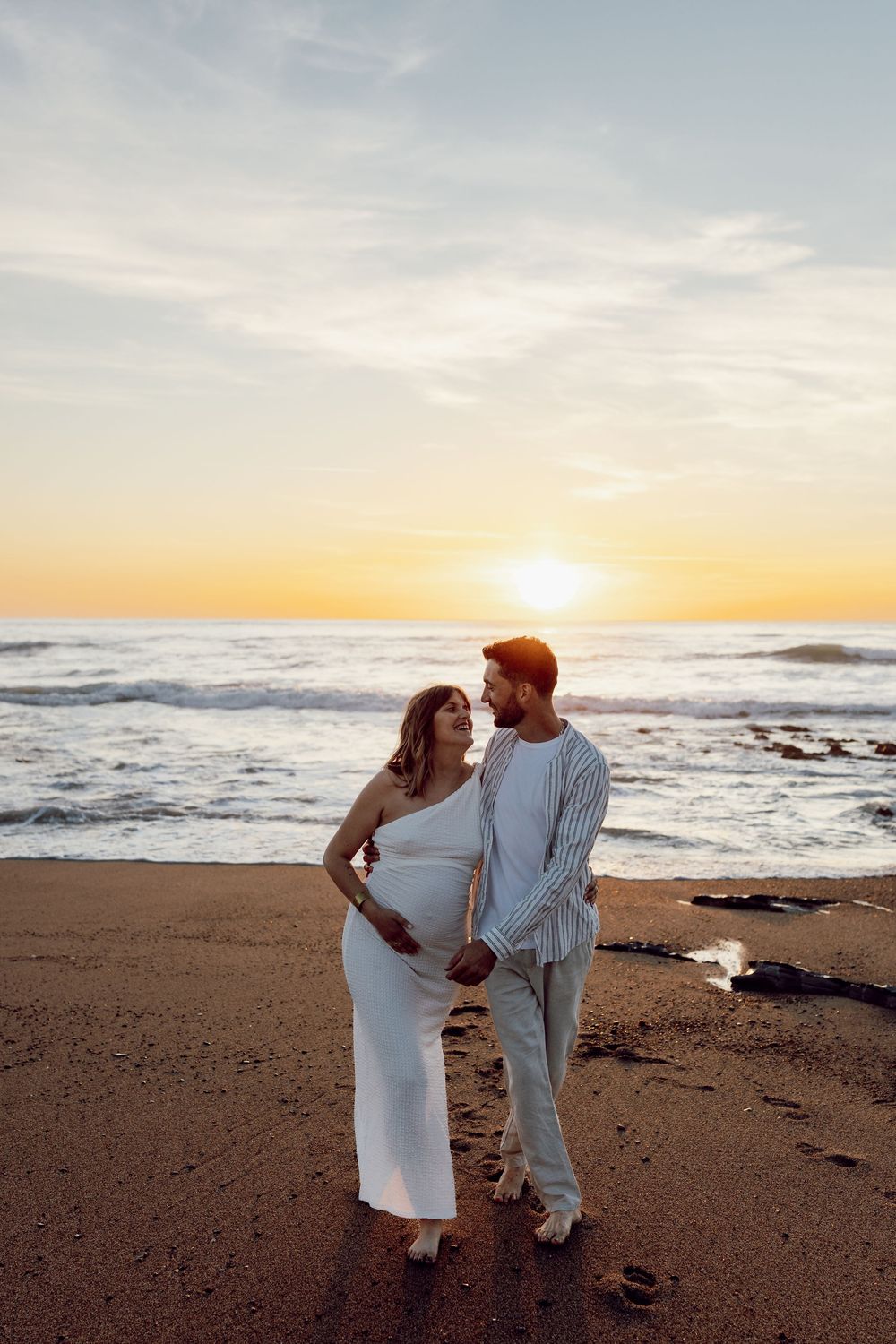 Couple plage Biarritz coucher de soleil