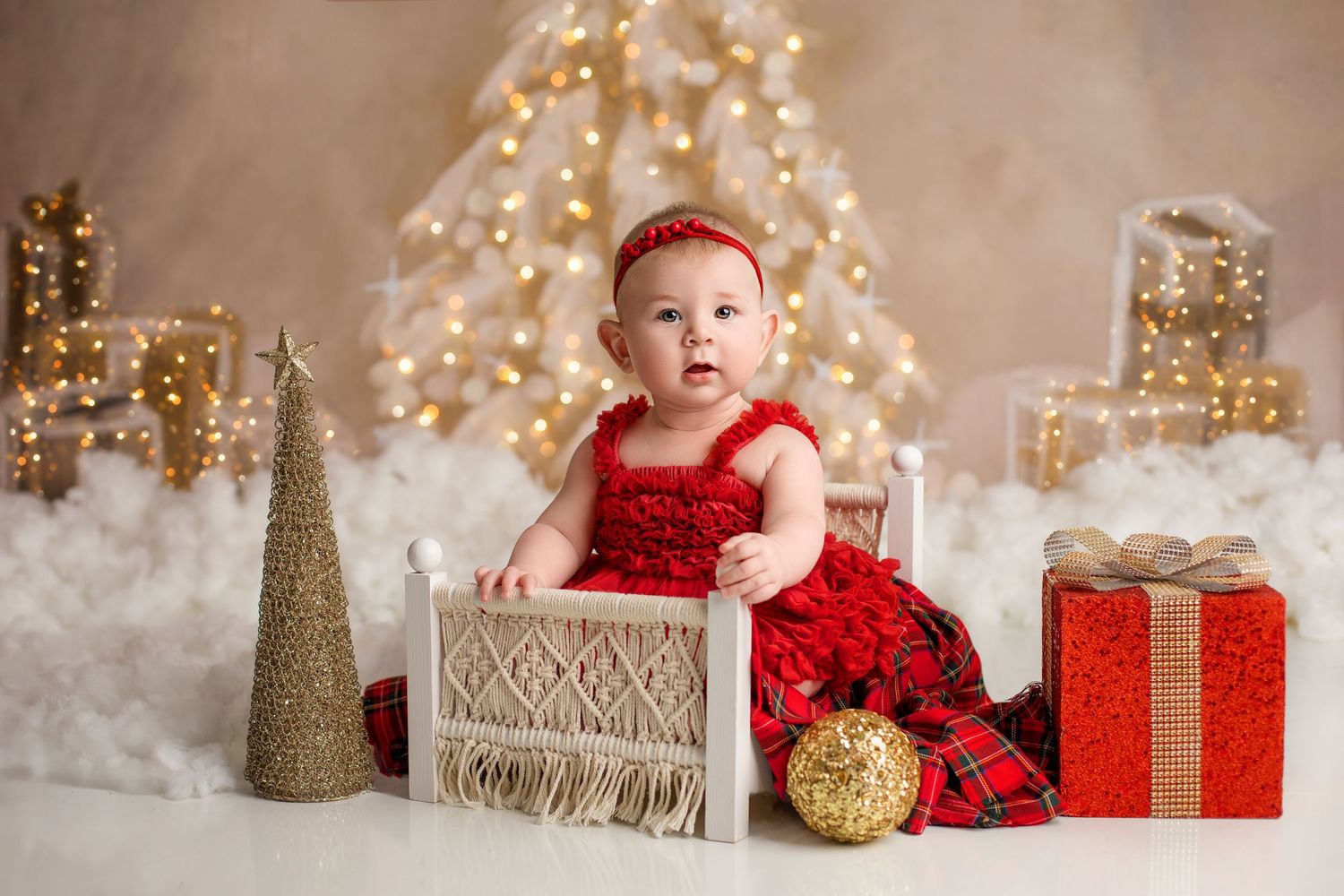 Affordable Christmas photos Brookwater and Ripley – Springfield Lakes studio sessions.