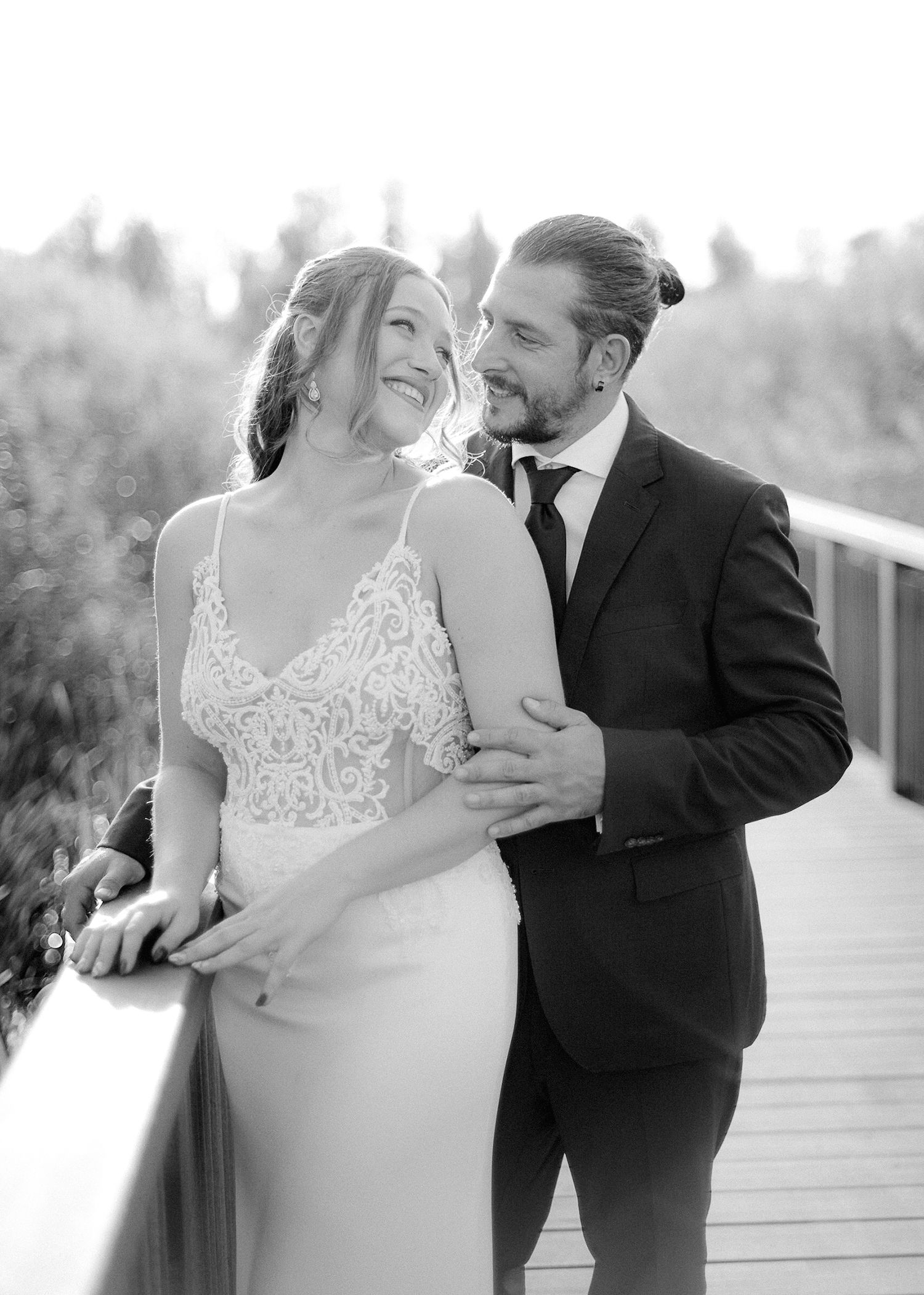 Happy newlywed couple smiling and hugging, Patras, Greece, wedding, Γάμος, Φωτογράφος, Φωτογράφος Γάμου, Πάτρα,