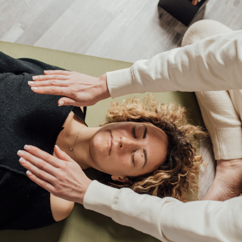 Formación Holística Costa Rica ofrece cursos de Reiki y Péndulo Hebreo, Registros Akáshicos, Chakras.