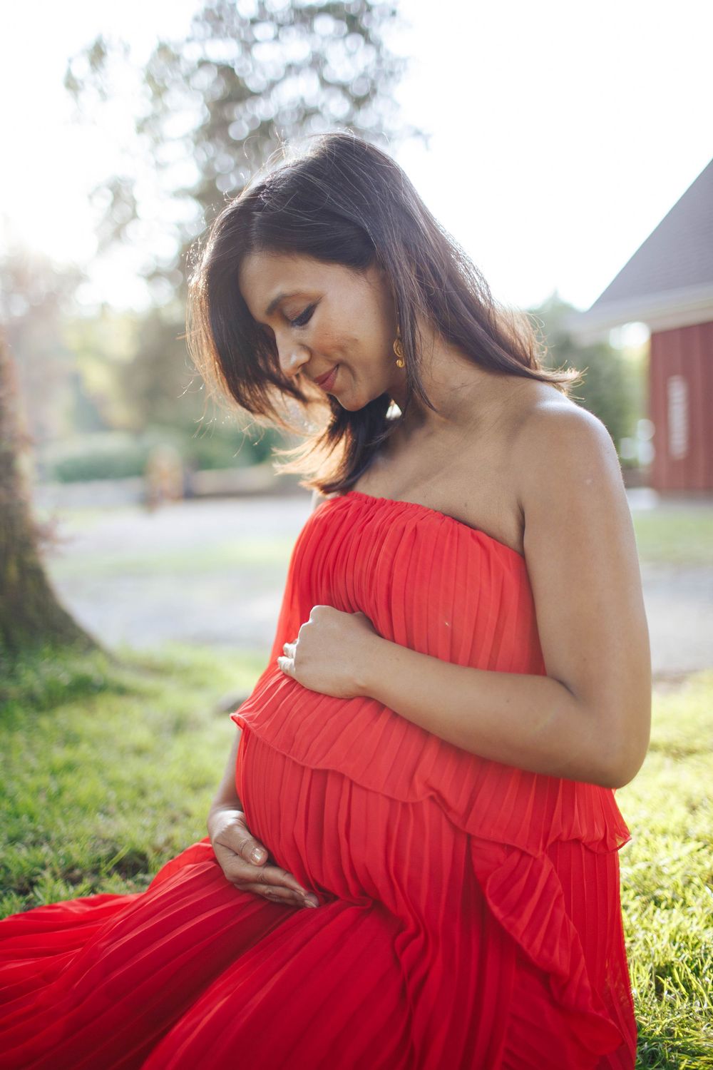 Bothell Maternity photography: an outdoor maternity photoshoot during golden hour at a Bothell park