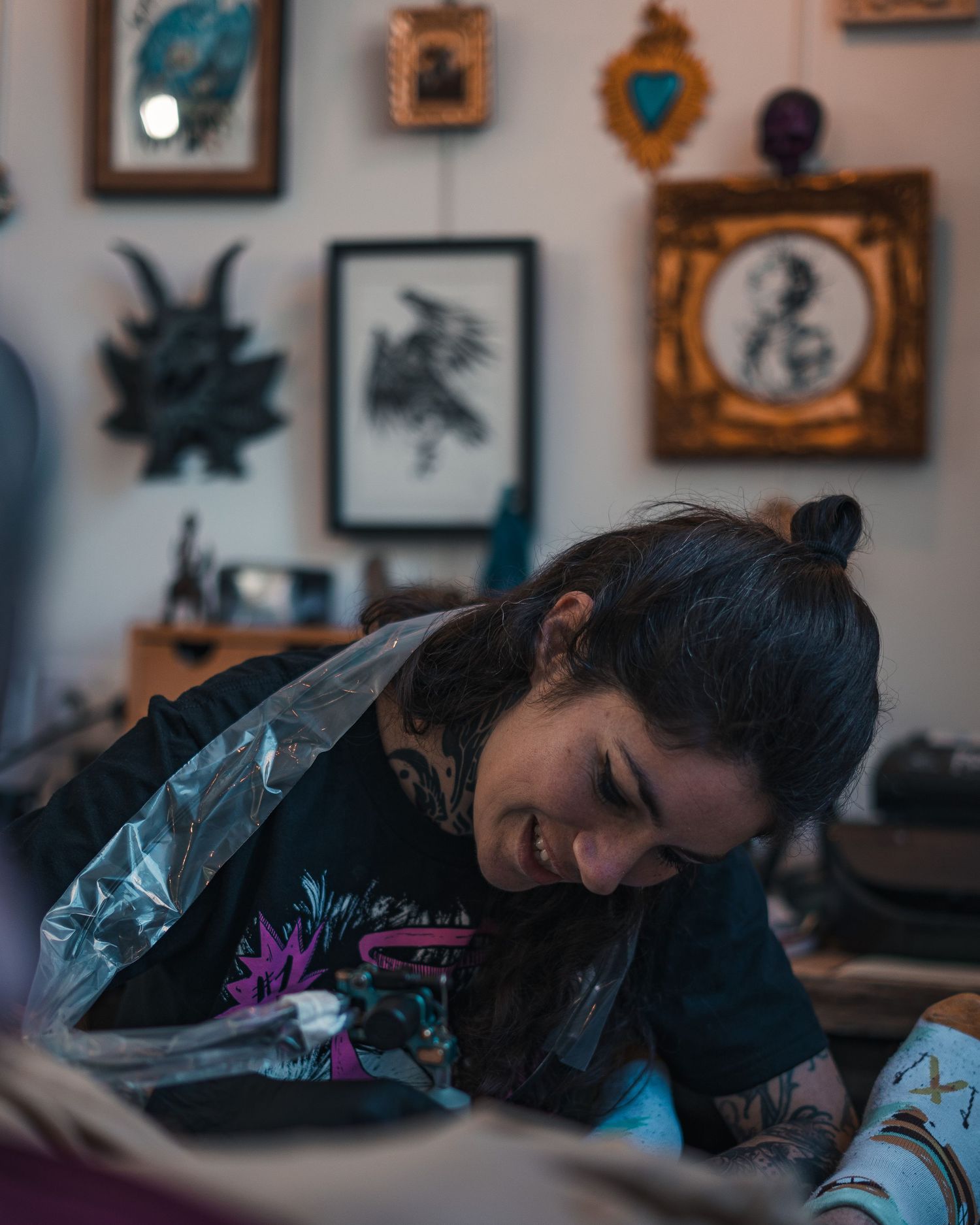 Tattoo artist at work in Bordeaux, captured by creative photographer specializing in artistic tattoo photography