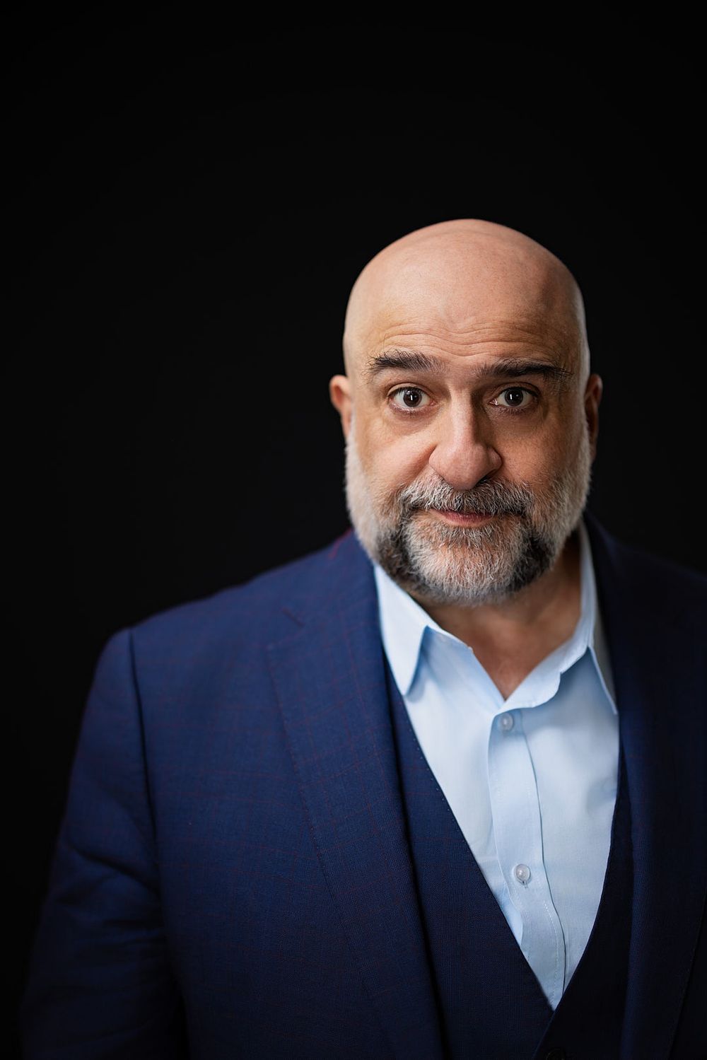Omid Djalili with an expression of incredulity