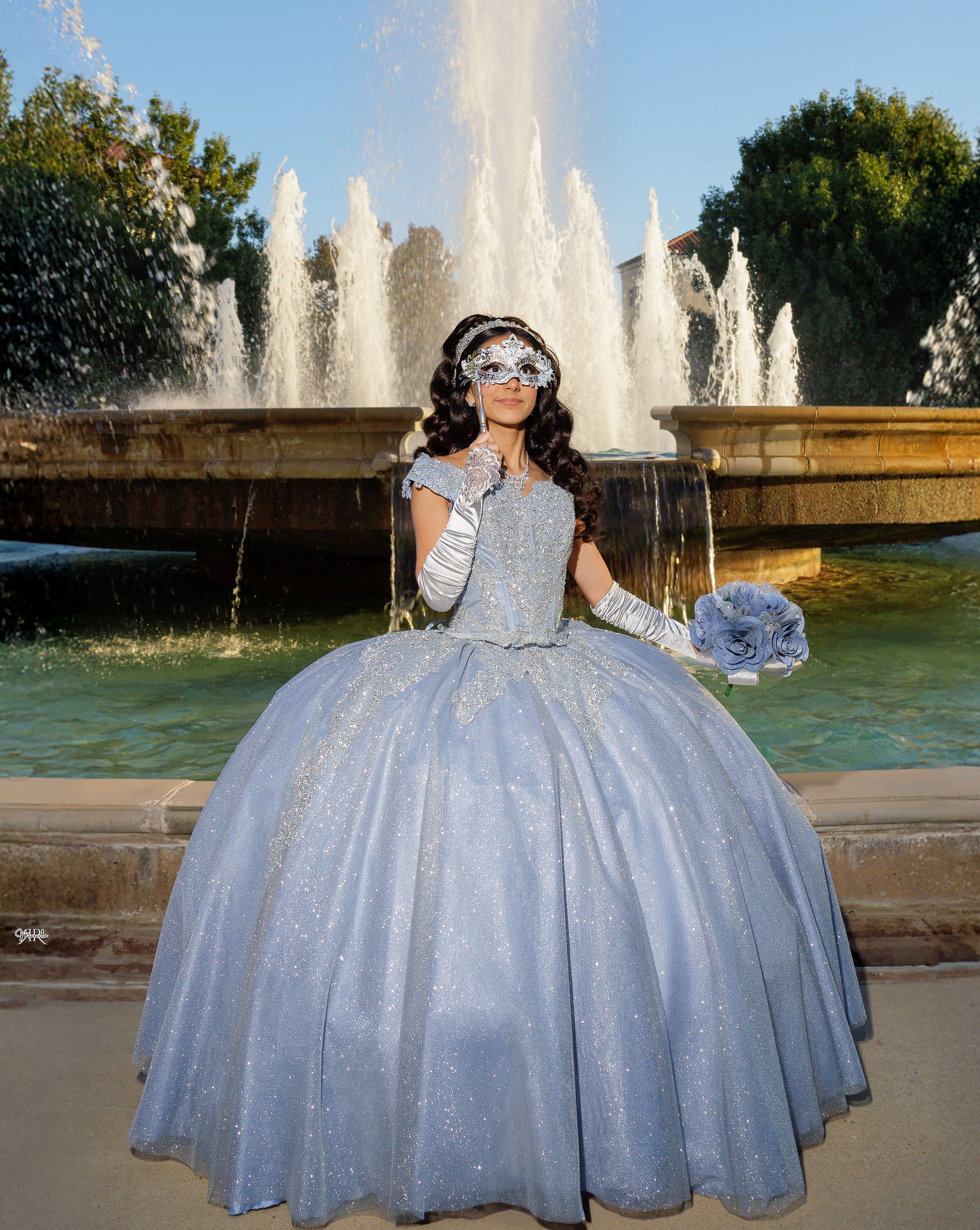 Dallas photography and video for Quinceañeras
 - R & R Marcelo DFW