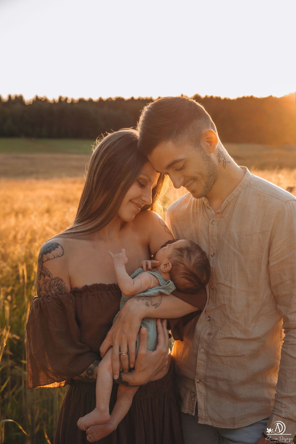 Photographe douceur, sensibilité et émotion en Haute-Loire lumière naturelle. Photographe de mariage et de familles à TENCE (43)