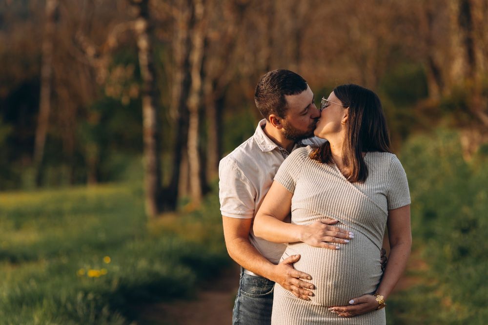 Photographe douceur, sensibilité et émotion en Haute-Loire lumière naturelle. Photographe de mariage et de familles à TENCE (43)