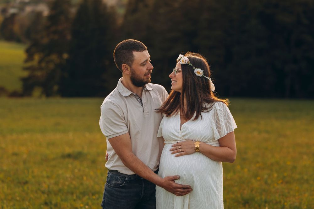 Photographe douceur, sensibilité et émotion en Haute-Loire lumière naturelle. Photographe de mariage et de familles à TENCE (43)