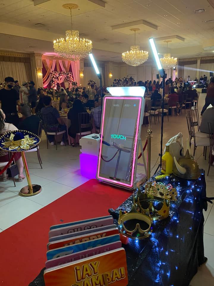 Dallas Fort Worth Mirror Photobooth rental for school proms featuring unlimited sessions premium prints and digital photo sharing today