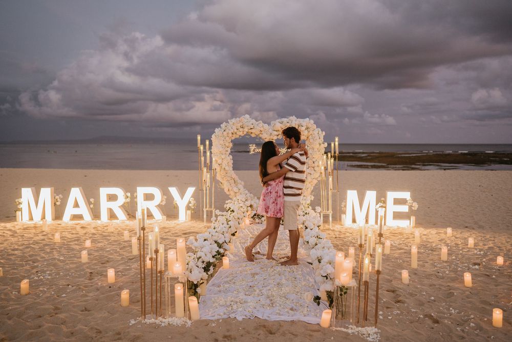 Professional proposal photographer at Mengiat Beach Bali.