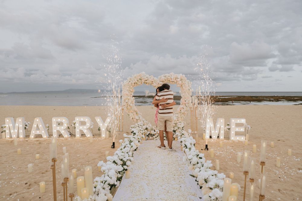 Professional proposal photographer at Mengiat Beach Bali.
