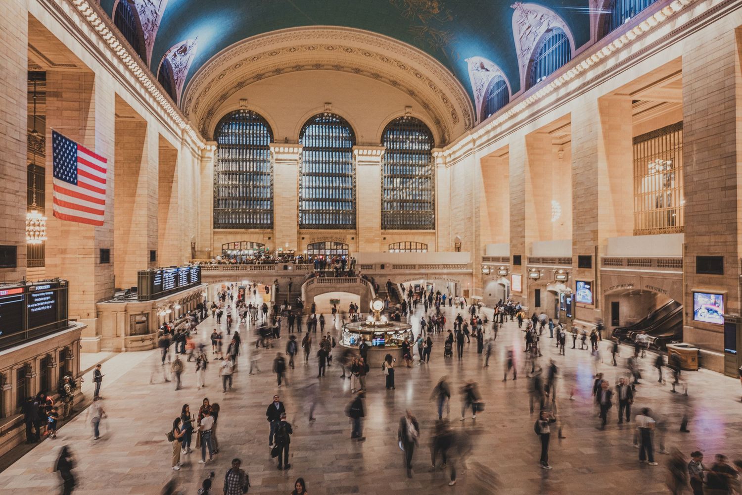 Dettagli architettonici e interni storici della celebre stazione Grand Central Terminal a New York.