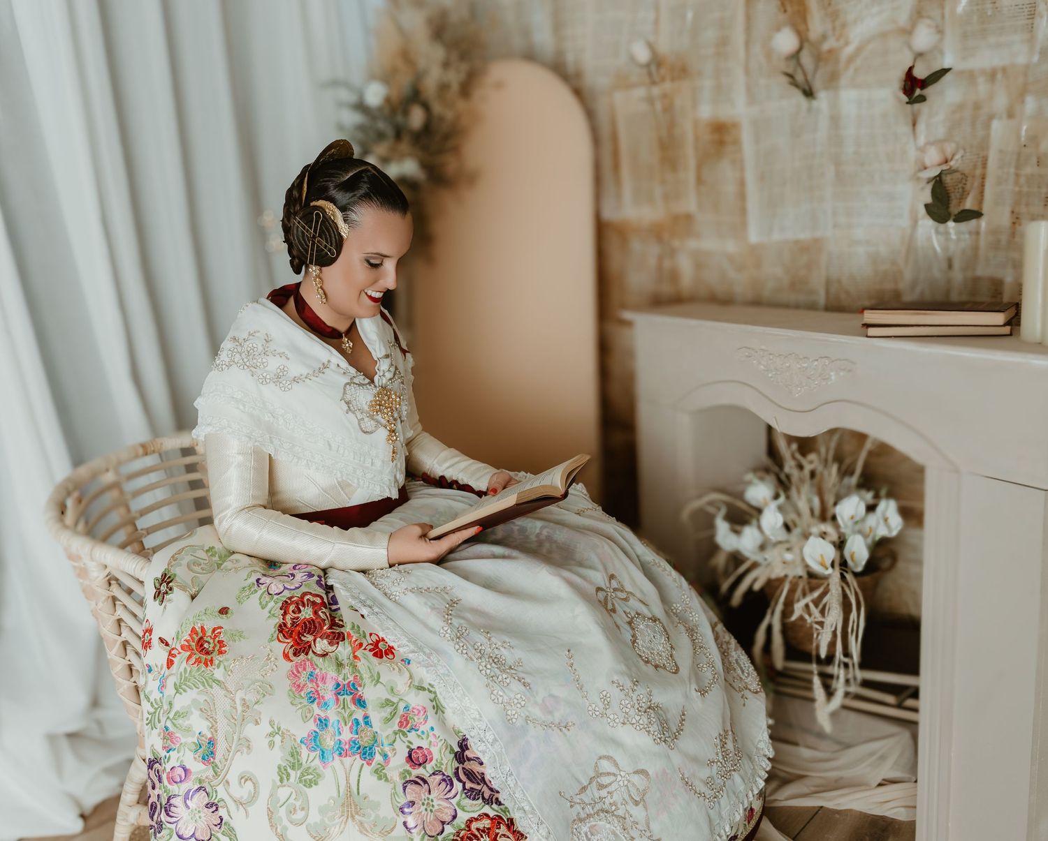 Sesión de fallera mayor en estudio | Paula Murillo Fotografía