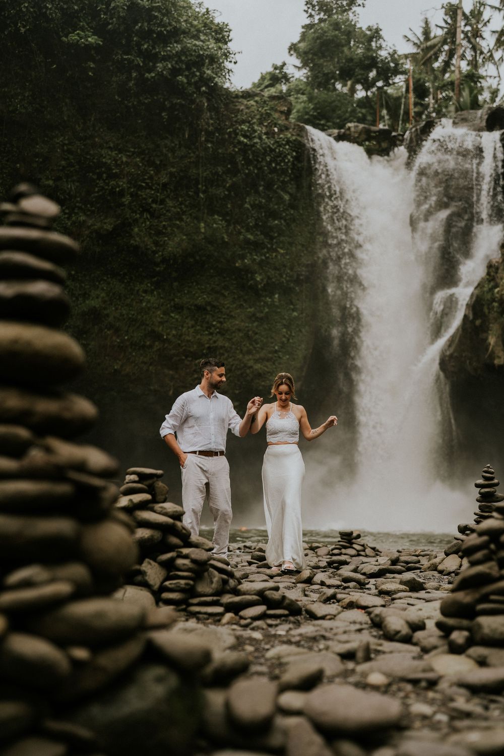 Romantic couple photoshoot at Tegenungan Waterfall.