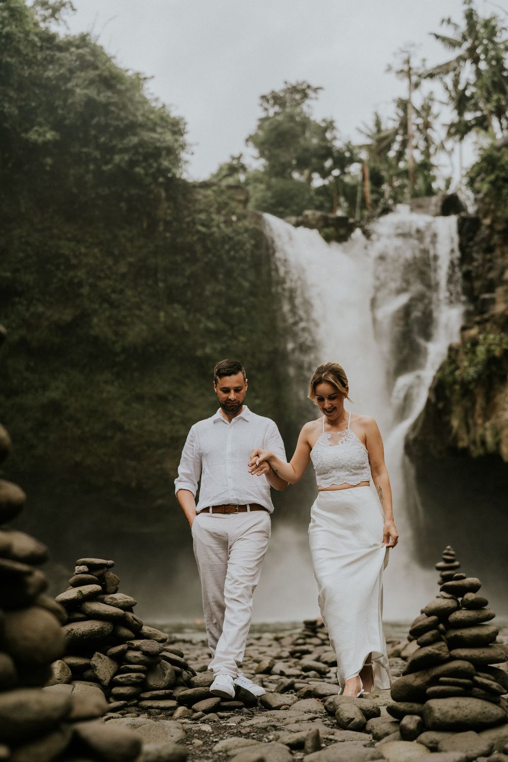 Romantic couple photoshoot at Tegenungan Waterfall.