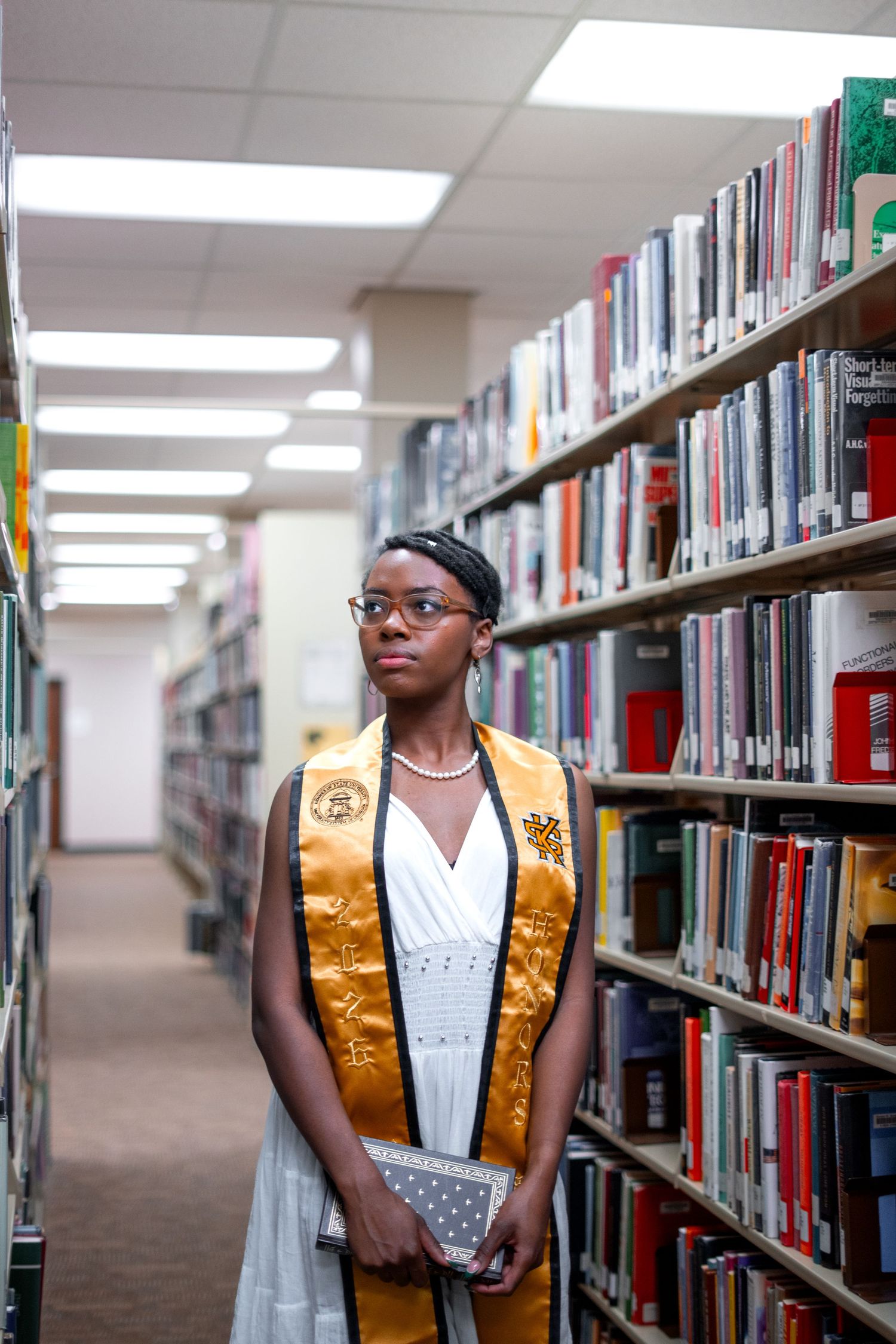 KSU graduation portrait photographer offering grad photos at the library before commencement