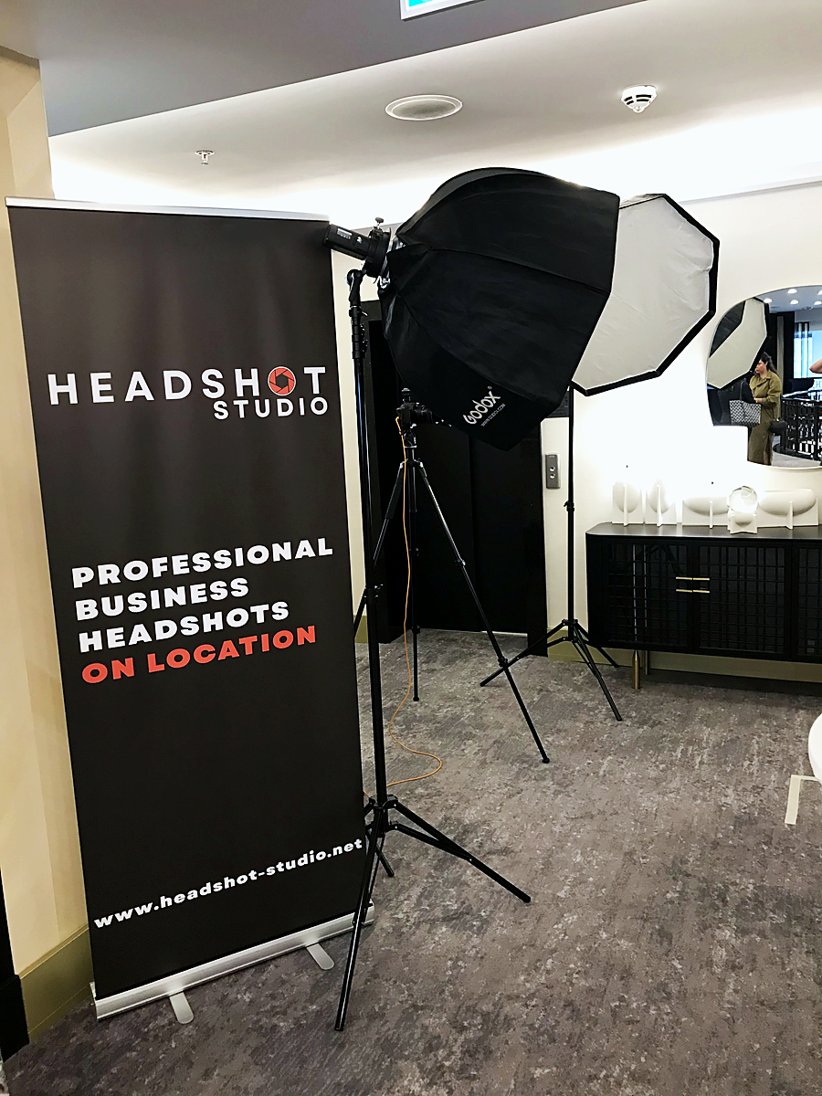 Мобилно фотостудио на Headshot Studio, разположено в хотел — фотосесия на място при клиента