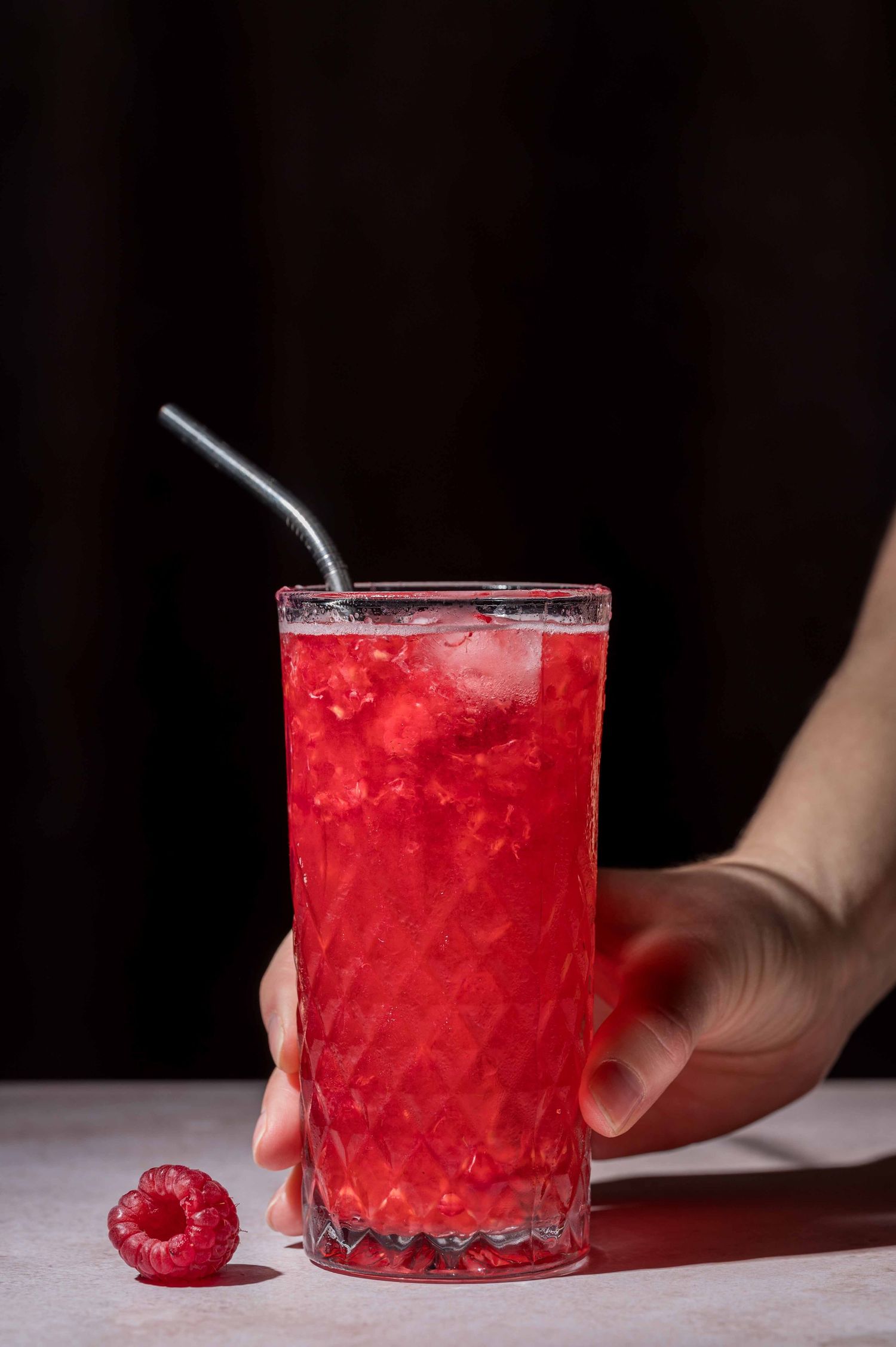 Mocktail sureau framboise. Photo de Mélanie Rousselle, photographe boisson Paris.