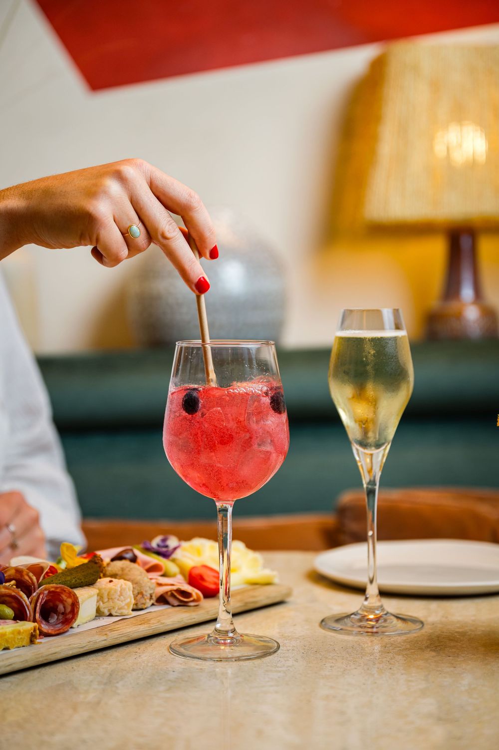 Réalisation d'un shooting au café L'Occitane sur les champs Elysées par Mélanie Rousselle, photographe pour les établissements premium