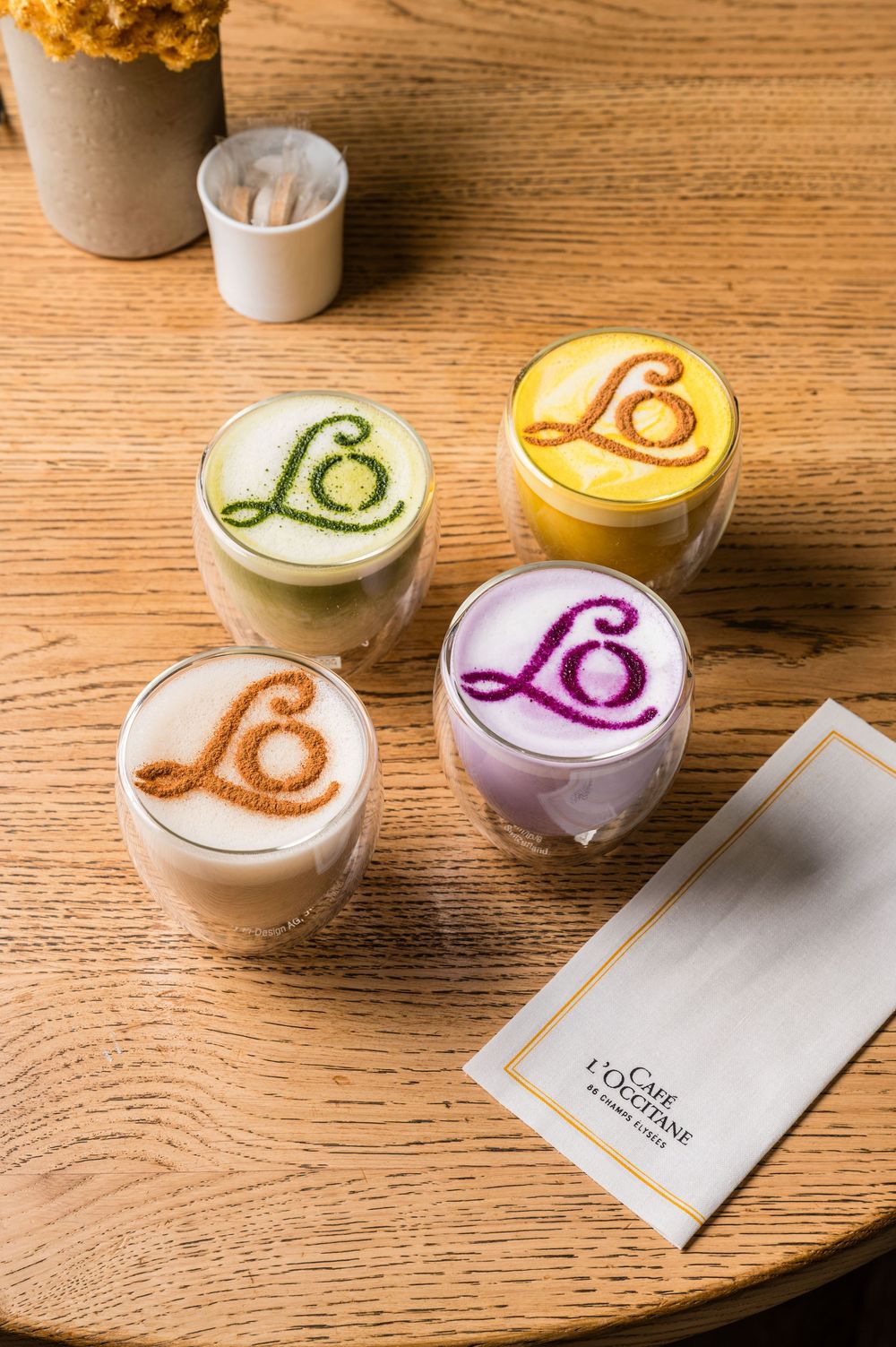 Réalisation d'un shooting au café L'Occitane sur les champs Elysées par Mélanie Rousselle, photographe pour les établissements premium