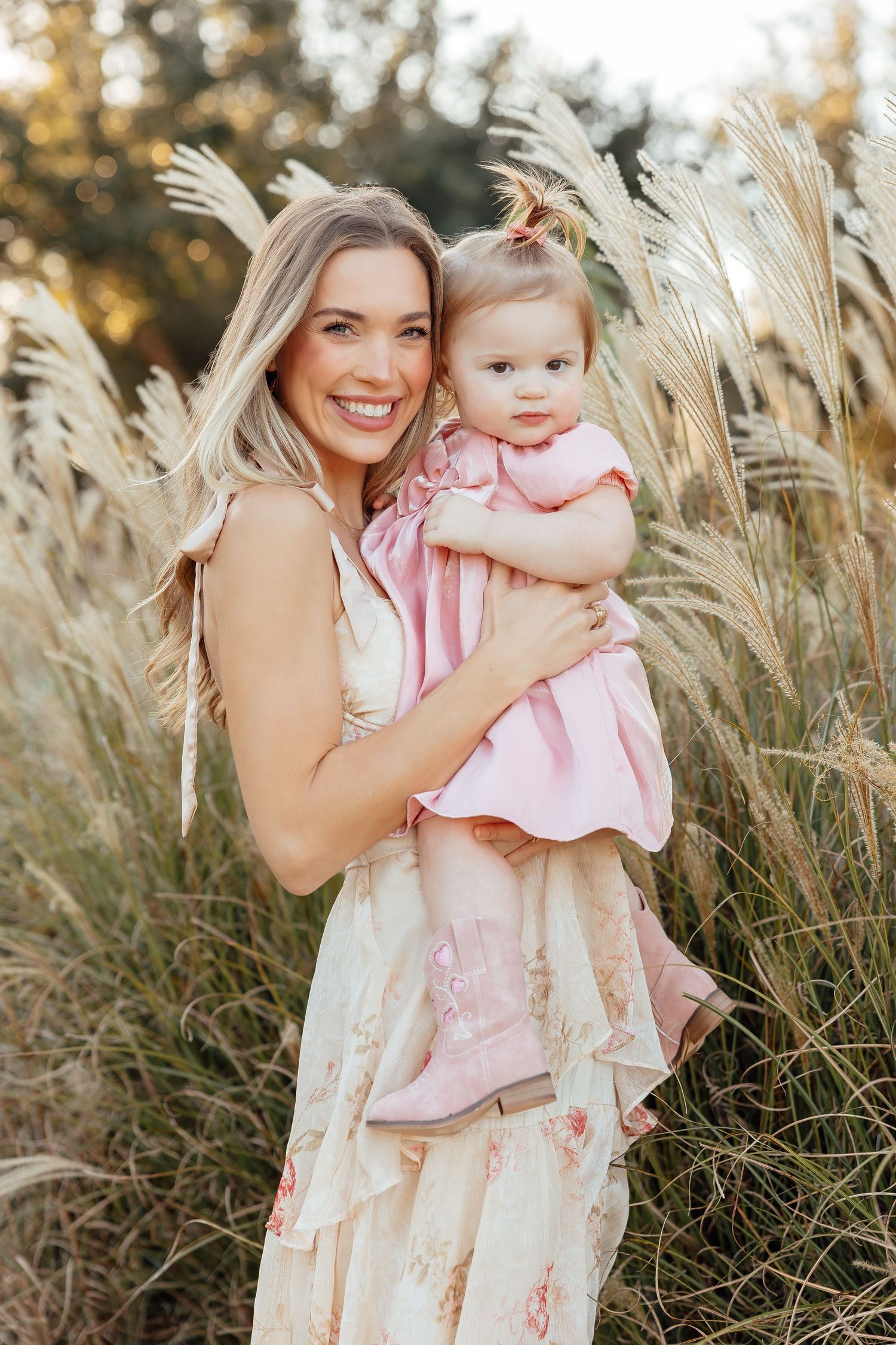 Houston lifestyle photography by Gerry Myers Photo - mother holding baby in soft natural light